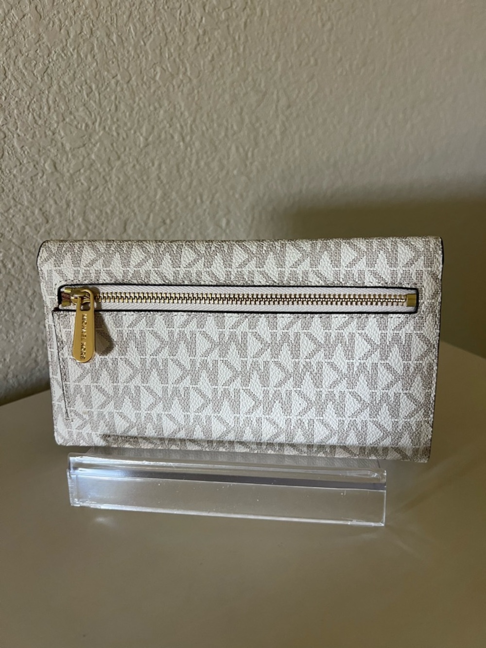 Michael Kors White Signature Continental Wallet - Picture 2 of 6